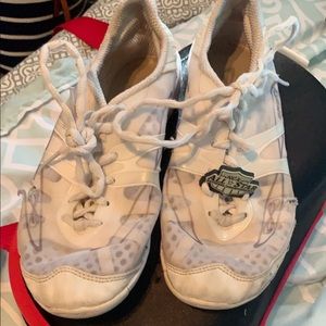Nfinity cheer shoes